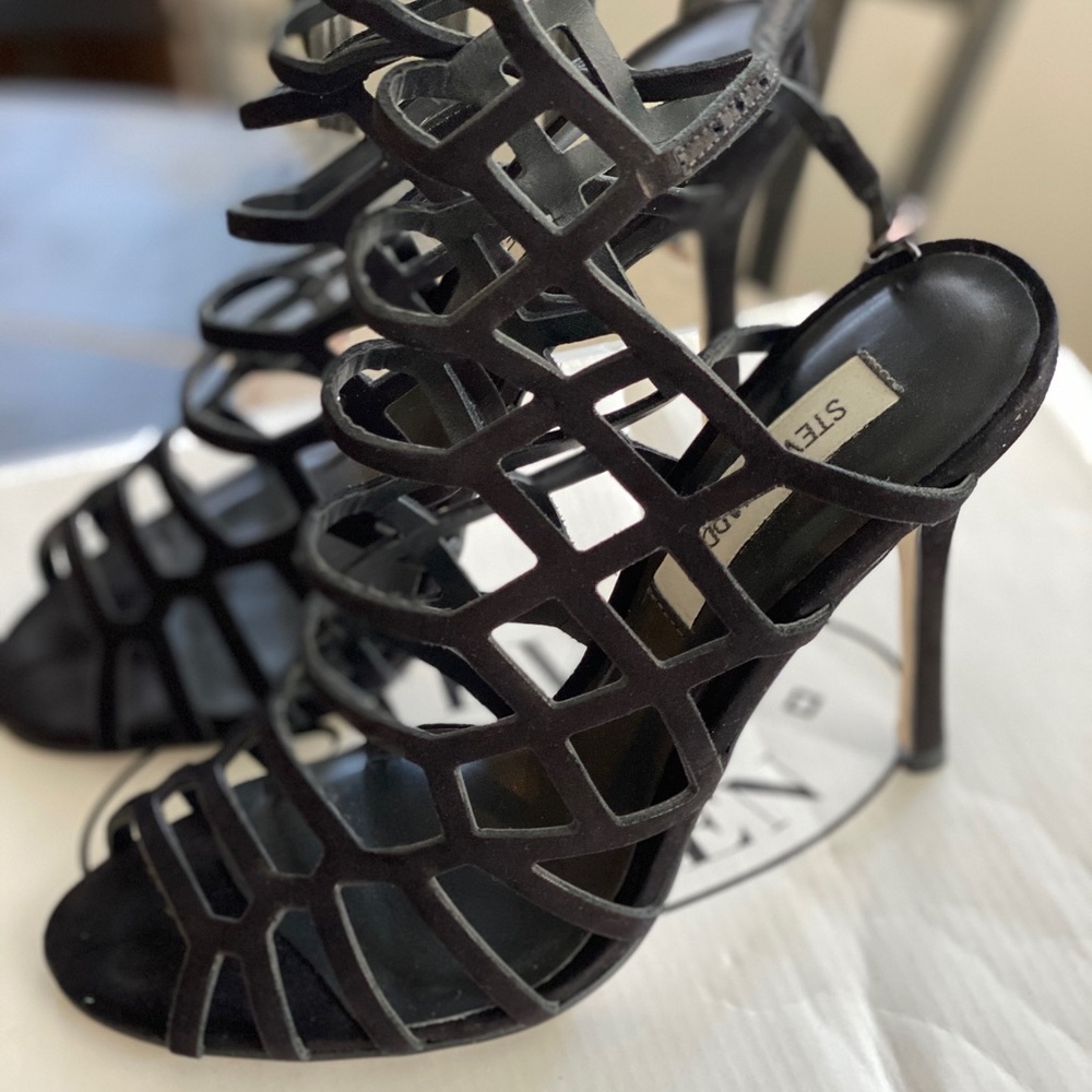Steve Madden Black Slithur Heels